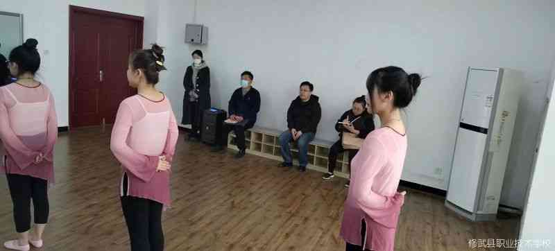 舞蹈课 领导角度.jpg